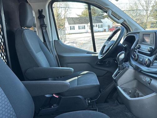 2022 Ford Transit-250 