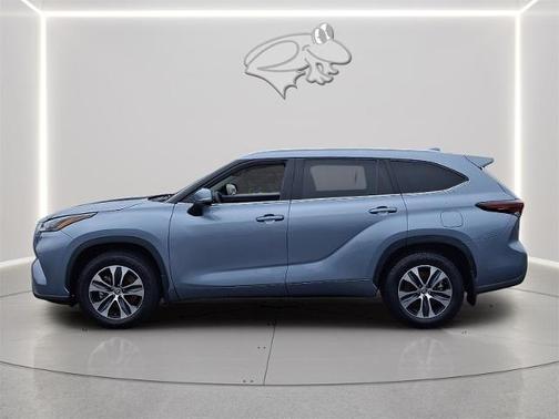 Moon Dust 2024 Toyota Highlander XLE