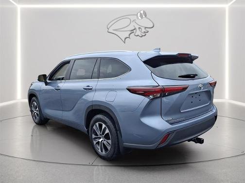 Moon Dust 2024 Toyota Highlander XLE