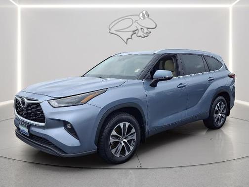 Moon Dust 2024 Toyota Highlander XLE