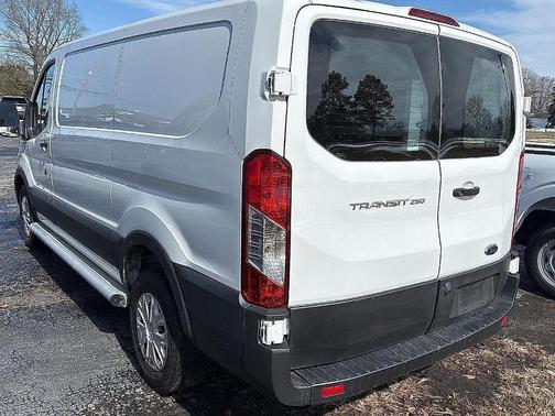 2022 Ford Transit-250 