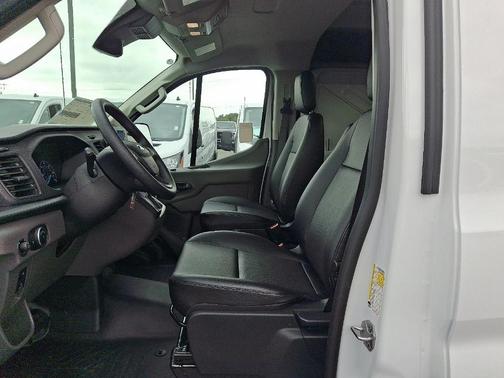 2025 Ford Transit-250 130 WB