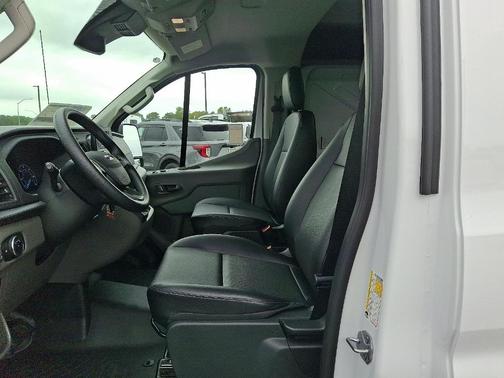 2025 Ford Transit-250 130 WB