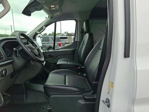 2025 Ford Transit-250 130 WB