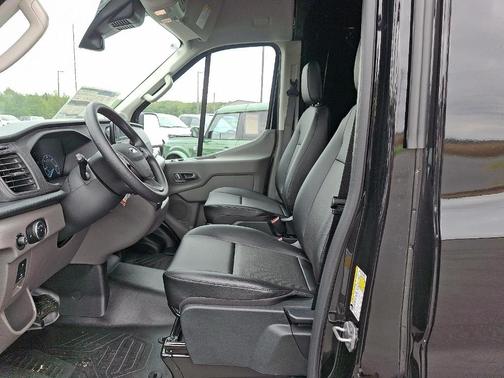 2025 Ford Transit-250 148 WB Medium Roof Cargo