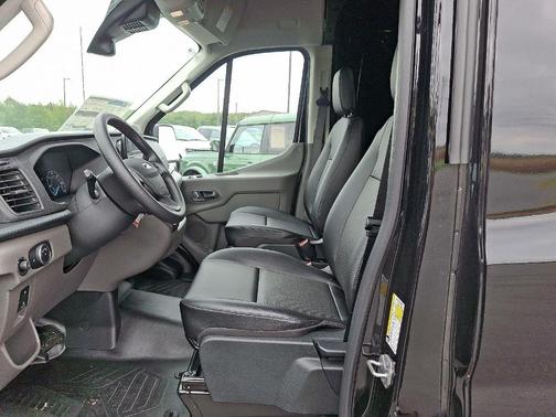 2025 Ford Transit-250 148 WB Medium Roof Cargo