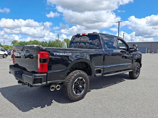 2025 Ford F-350 Lariat Super Duty