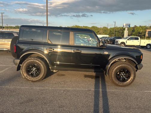 Shadow Black 2024 Ford Bronco Wildtrak