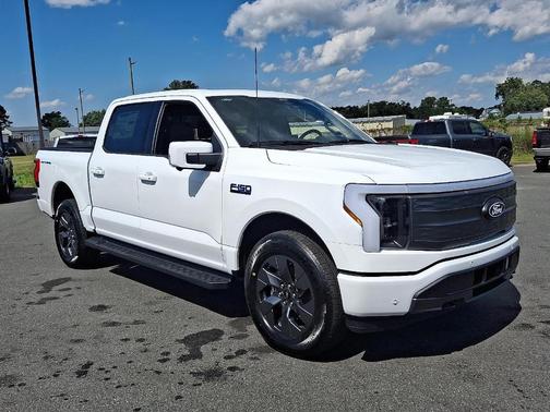 2025 Ford F-150 Lightning LARIAT