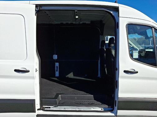 2025 Ford Transit-250 148 WB Medium Roof Cargo