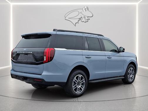 Glacier Gray Metallic 2026 Ford Expedition Active