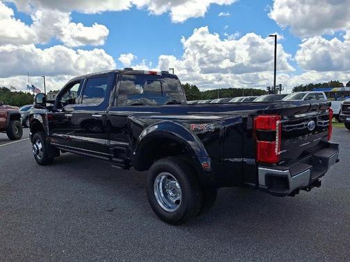 2025 Ford F-350 Lariat Super Duty