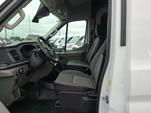 2025 Ford Transit-250 148 WB Medium Roof Cargo