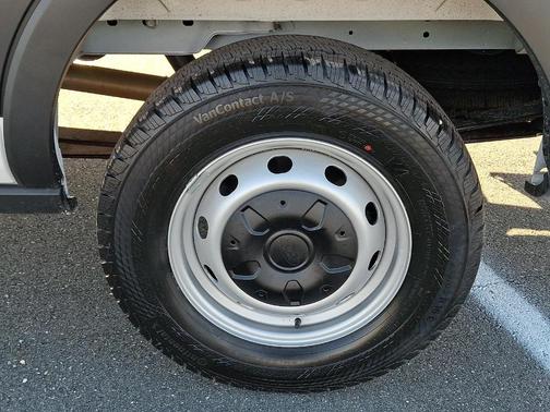 2026 Ford Transit-250 148 WB Medium Roof Cargo