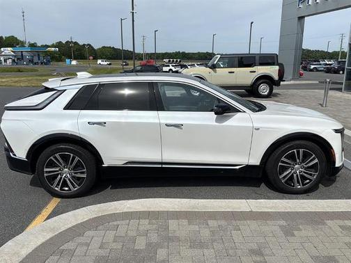 Crystal White Tri-Coat 2025 Cadillac LYRIQ LUXURY