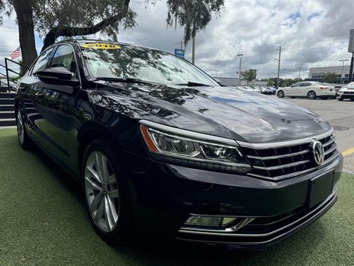Black 2018 Volkswagen Passat 2.0T SE