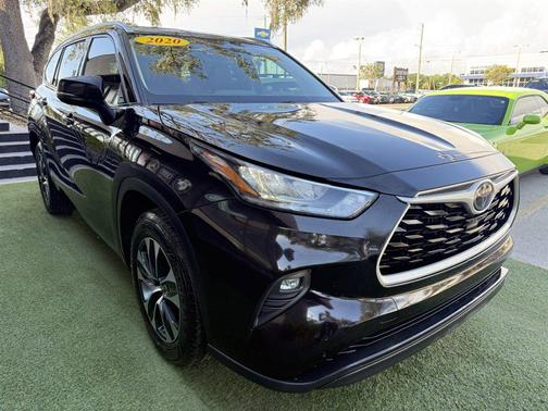 Brown 2020 Toyota Highlander XLE