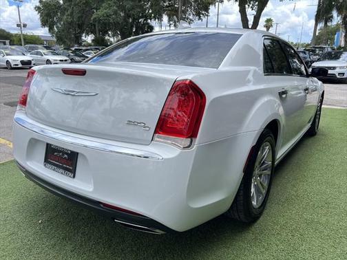 2016 Chrysler 300 S