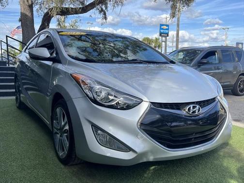 2013 Hyundai ELANTRA SE