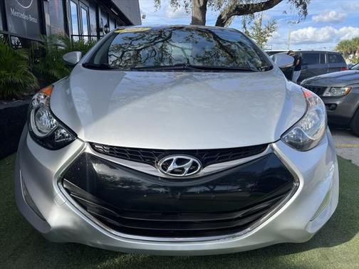 2013 Hyundai ELANTRA SE
