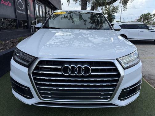 White 2017 Audi Q7 2.0T Premium