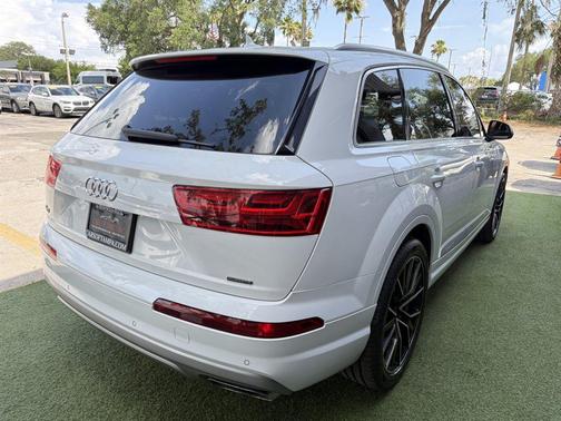White 2017 Audi Q7 2.0T Premium