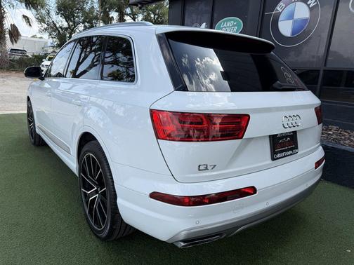 White 2017 Audi Q7 2.0T Premium