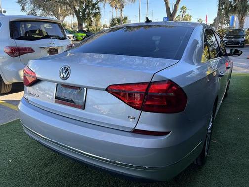 2016 Volkswagen Passat SE