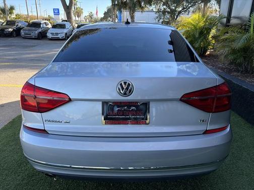 2016 Volkswagen Passat SE