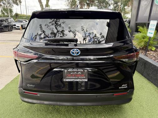 2023 Toyota Sienna XLE 8 Passenger