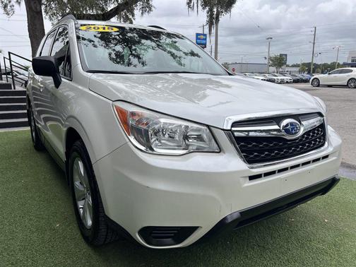 White 2015 Subaru Forester 2.5i
