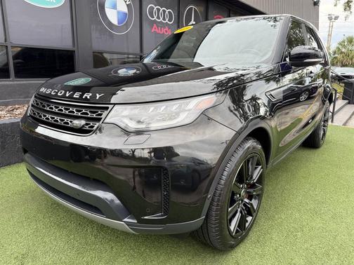 Black 2019 Land Rover Discovery SE