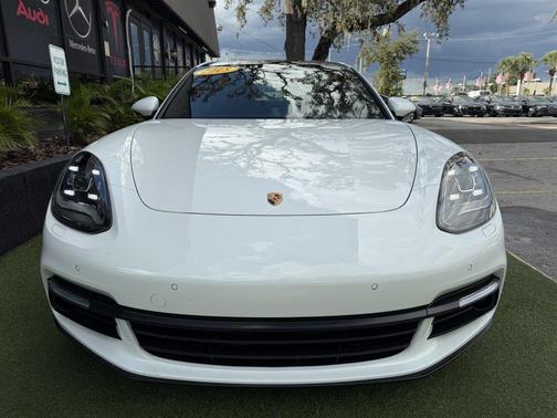 2018 Porsche Panamera 4