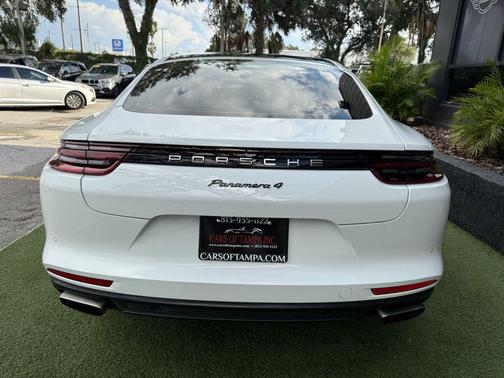 2018 Porsche Panamera 4