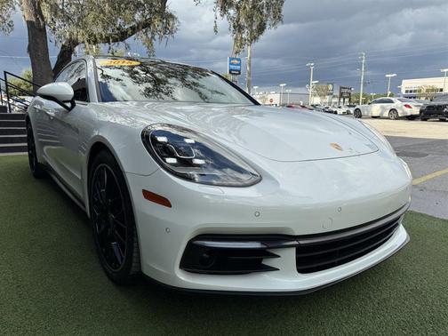 2018 Porsche Panamera 4