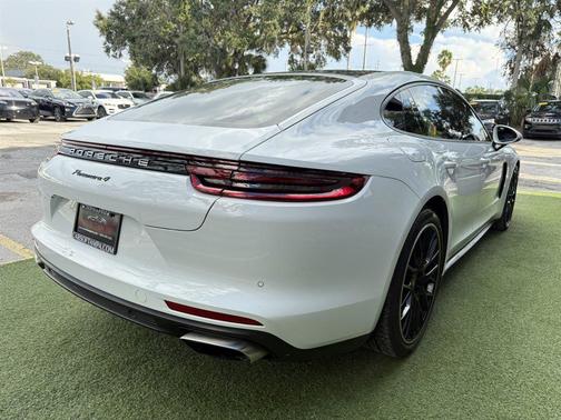 2018 Porsche Panamera 4