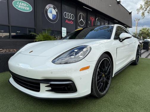 2018 Porsche Panamera 4