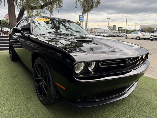 Black 2018 Dodge Challenger SXT