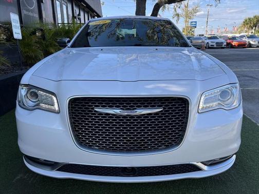 2016 Chrysler 300C Platinum