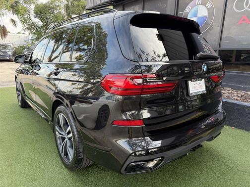 Black 2022 BMW X7 xDrive40i