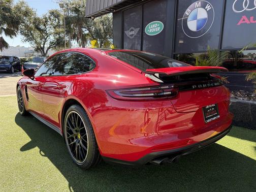 2018 Porsche Panamera 4