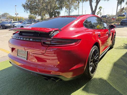 2018 Porsche Panamera 4