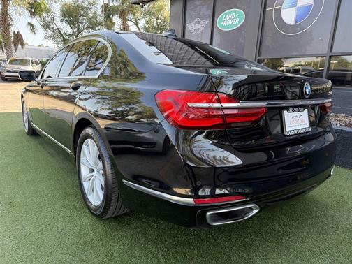 Black 2018 BMW 740
