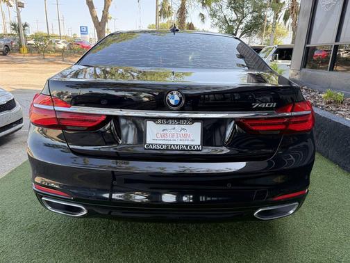 Black 2018 BMW 740