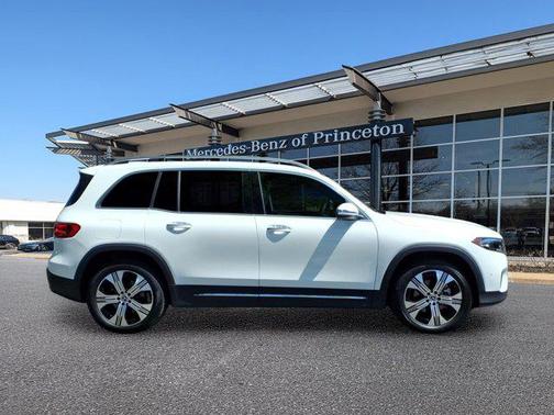 Polar White 2025 Mercedes-Benz EQB 300 4MATIC