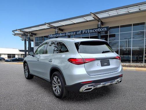 Cirrus Silver Metallic 2024 Mercedes-Benz GLC 300 4MATIC