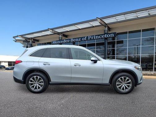 Cirrus Silver Metallic 2024 Mercedes-Benz GLC 300 4MATIC