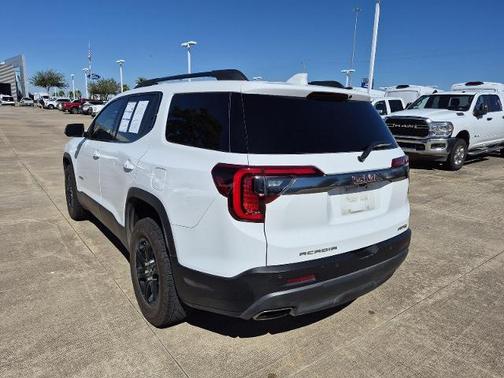 2022 GMC Acadia AT4