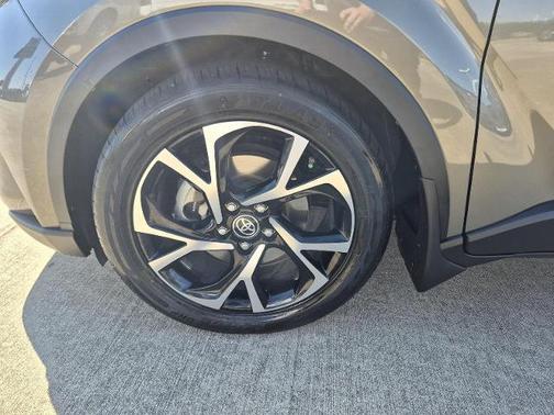 2021 Toyota C-HR XLE