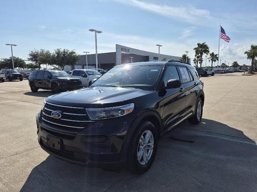 AGATE BLACK METALLIC 2022 Ford Explorer XLT